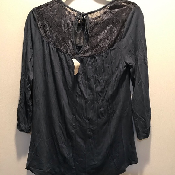 🎉Shirt 👚 - Picture 2 of 4